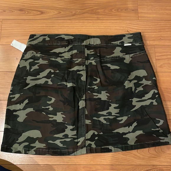 Camo. Sky and sparrow camo button down skirt. Purchased from Zumiez online-NWTs - Picture 5 of 5